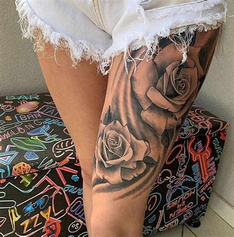 tattoo flor na coxa feminina|46 inspirações de tatuagens na coxa para mulheres。